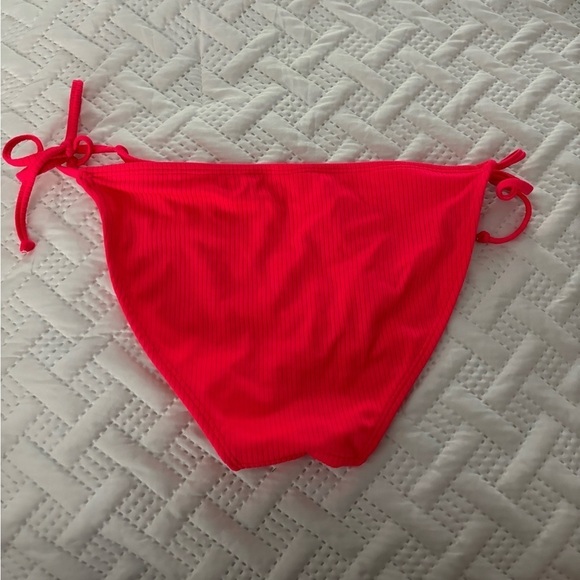 Target bathing suit bottoms - Picture 2 of 3
